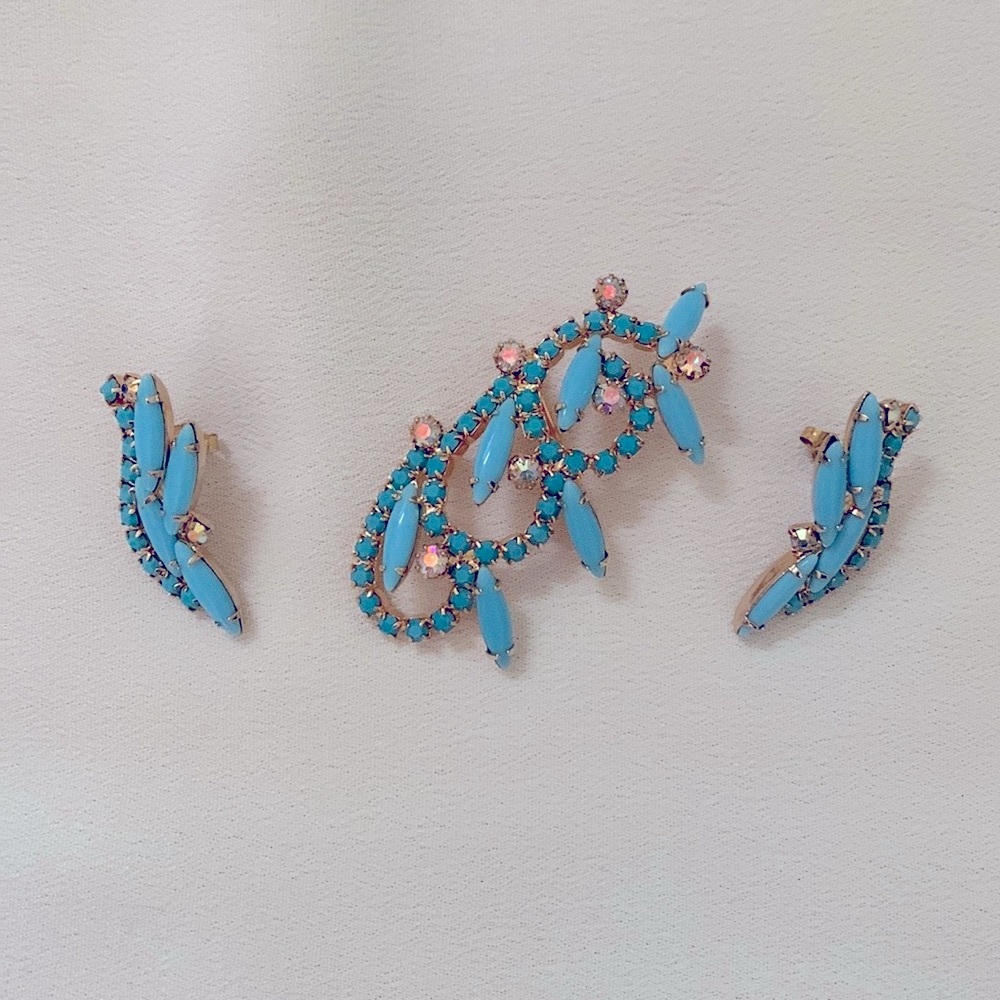 1950’s Vintage Costume Jewelry Brooch and Earring Set ~